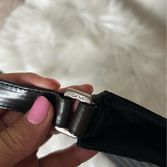 DKNY Black Pleated Shoulder Bag with Sleek Design - Picture 3 of 8